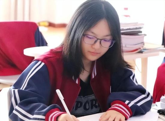 女生比较“吃香”的4个专业，（好就业收入高）